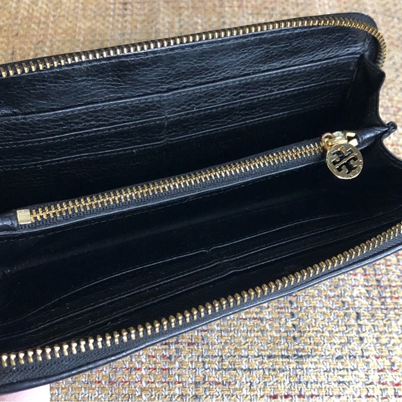 TORY BURCH Black Tumble Leather Full Zip Around Wallet - Picture 11 of 14